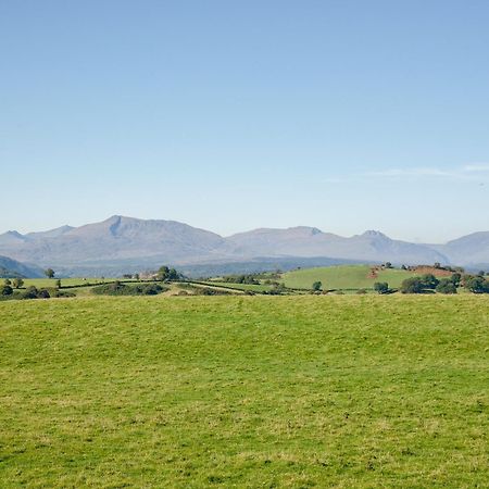 Вилла Cefn Bach Capel Garmon Экстерьер фото